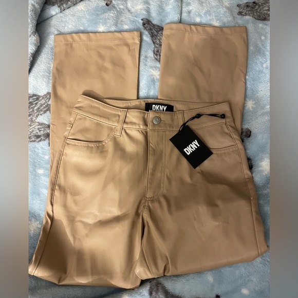 DKNY Straight soft 
Vegan leather & Tan Cream 
Classic Miss - High Rise JEANS - Picture 2 of 9